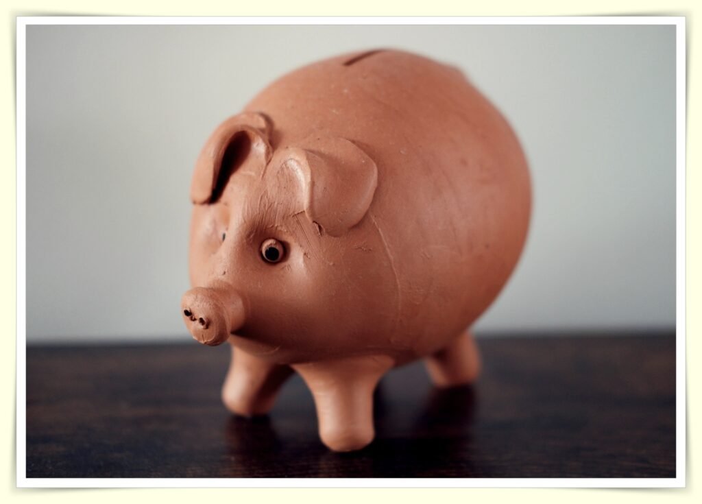 beautiful wedding cake representing smart wedding budget savings 