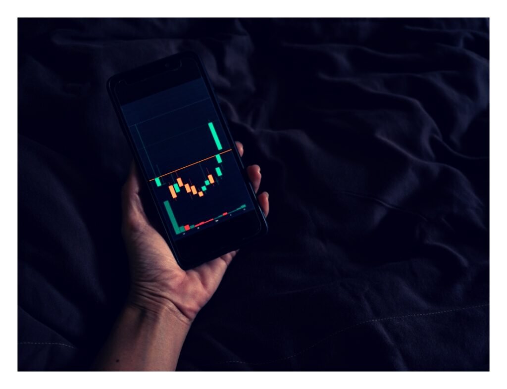 dividend app investing on mobile phone daily payouts